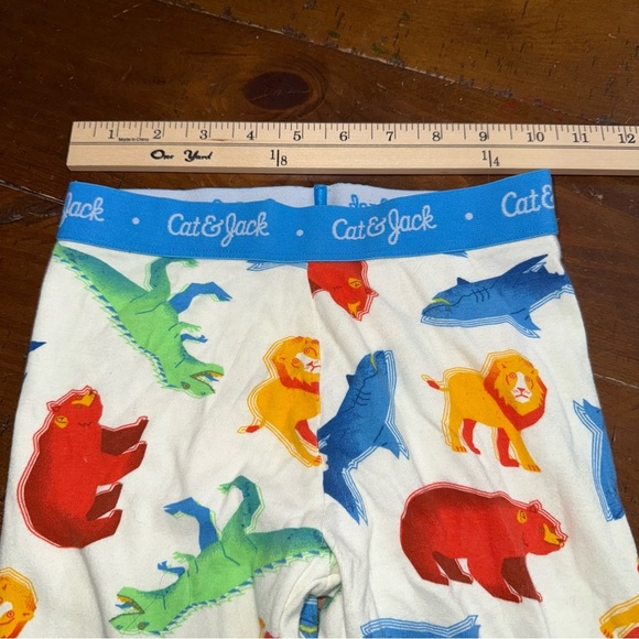 Cat & Jack pajama’s set size 6, animal print, for boy or girl, pre owned - Picture 2 of 9